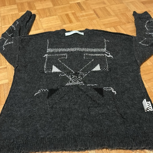 Off White Men's Gray Sweater with Striped Sleeves NWOT - Picture 8 of 14